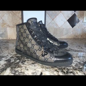 Gucci leather sneakers size 35 runs BIG!